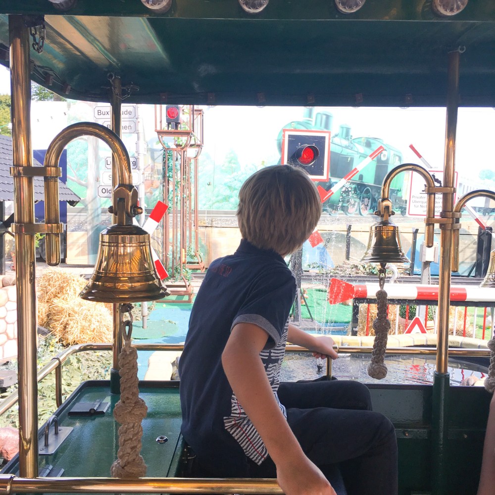 1851ed35-dffb-44a3-af52-dff493695b30